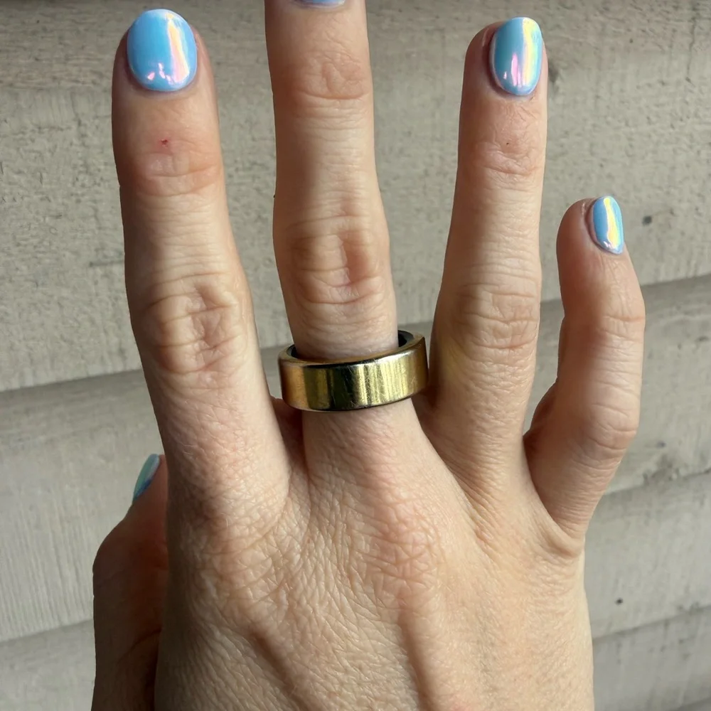 Oura Gold Tone Smart Ring - Polished Metallic Finish